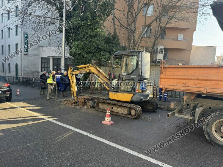 Нова авария във водопровод на бул. „Съединение“ в Хасково