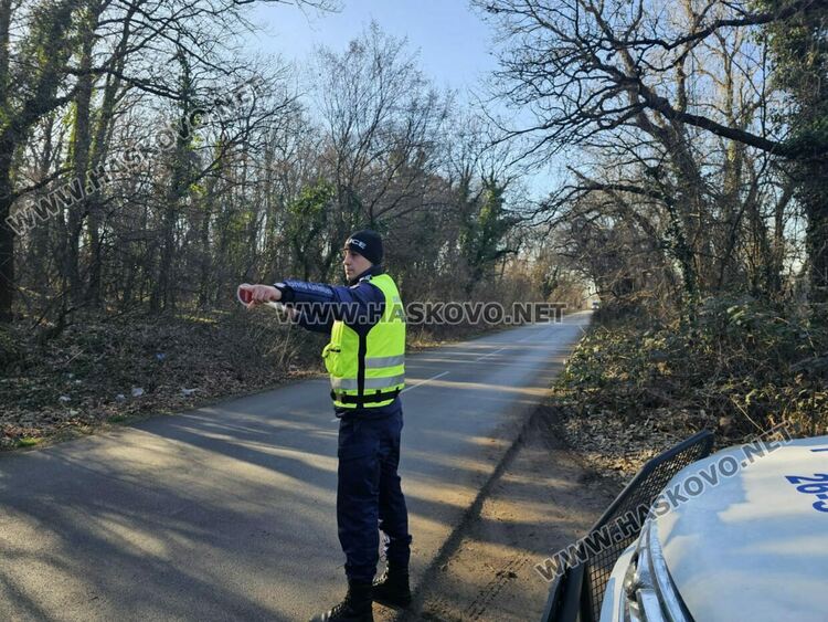 Мъж по прякор Мишката е задържаният след опит да прегази полицай, 7-годишно е свидетел