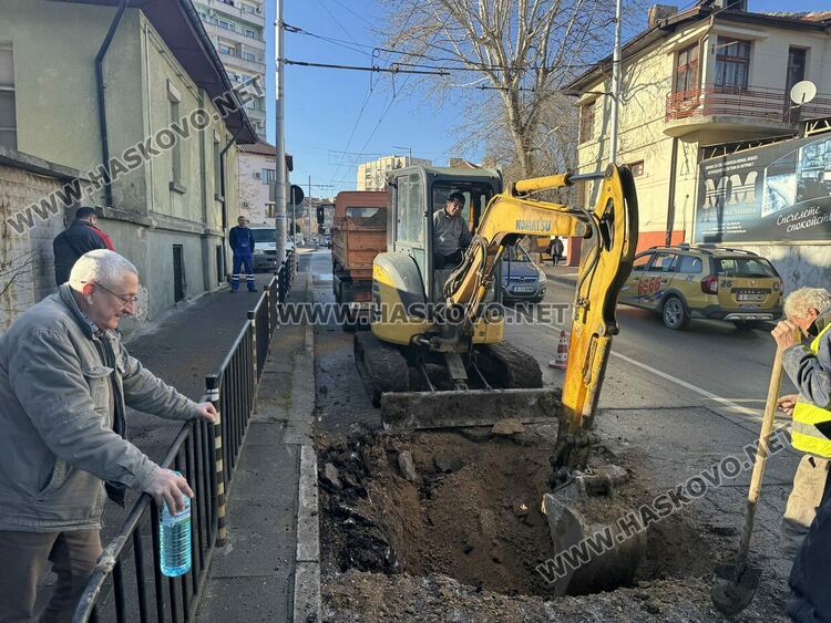 Нова авария във водопровод на бул. „Съединение“ в Хасково