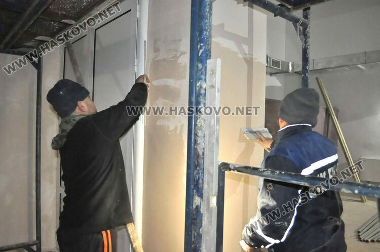 Читалище „Заря“ ще има ново сценично осветление и озвучаване, обособяват втора камерна зала