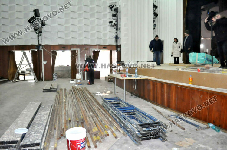 Читалище „Заря“ ще има ново сценично осветление и озвучаване, обособяват втора камерна зала