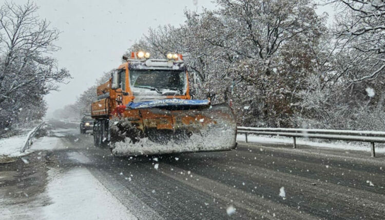 26 машини чистят пътищата в Хасковска област