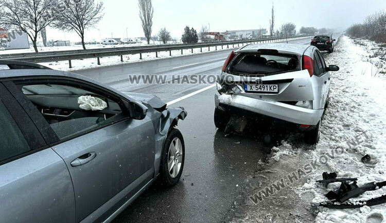 Шофор блъсна спряла кола, не я видял заради изпотено предно стъкло
