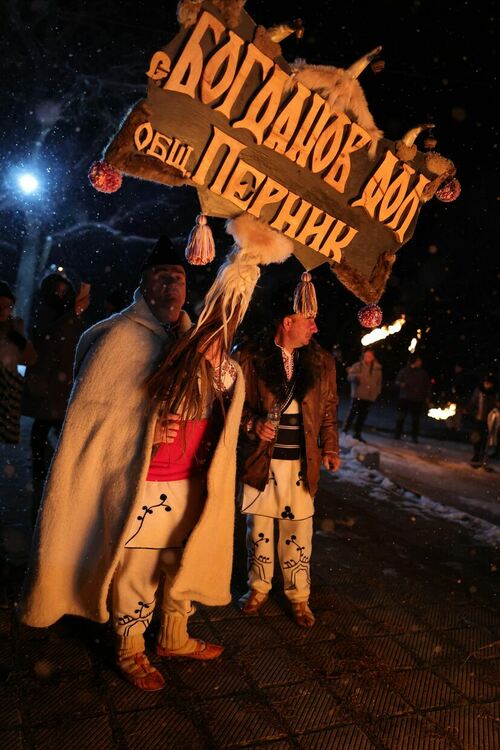 Лумнаха огньовете на Сурва в Пернишко