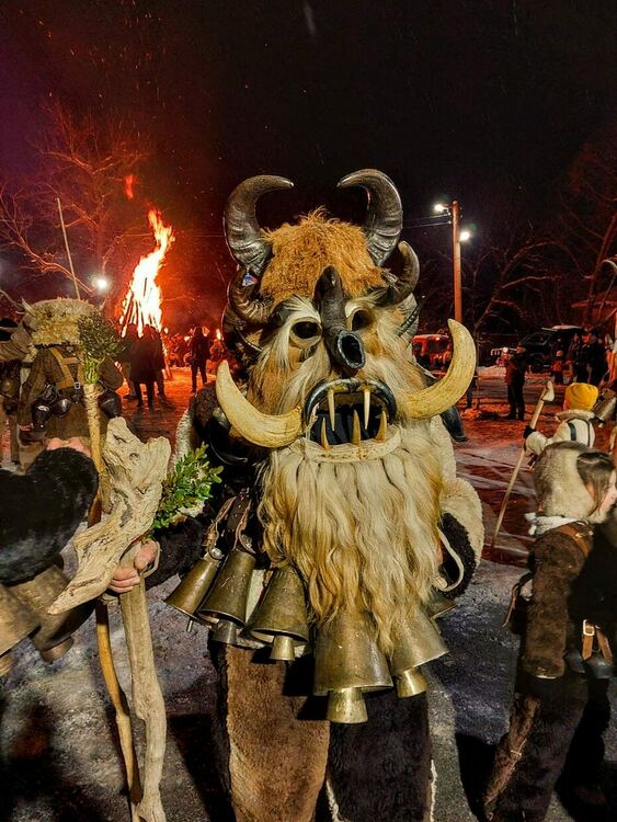 Лумнаха огньовете на Сурва в Пернишко