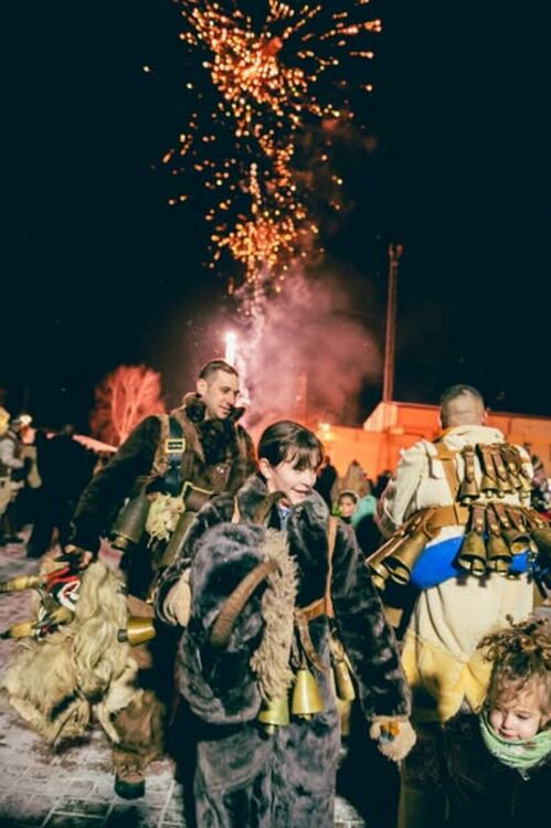 Зрелищен бе празникът на Сурва в град Батановци и село Мещица и тази година