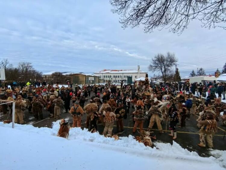 Пъстра и шумна е по традиция Сурвата в Ярджиловци