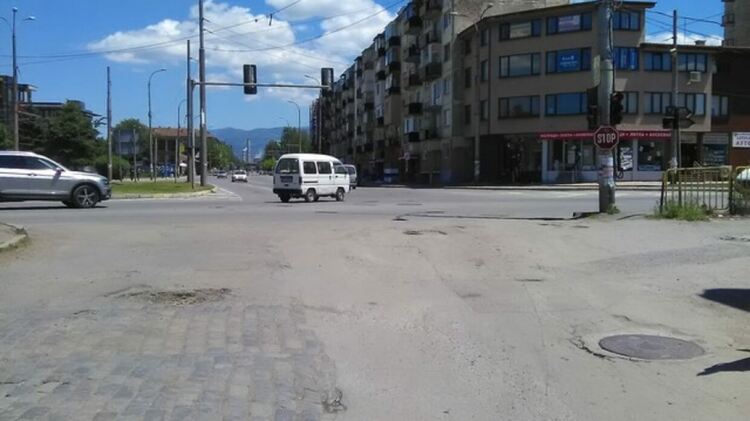 Кръговото движение в квартал „Иван Пашов“ в Перник ще бъде изградено след приключване на водния цикъл, каза зам.-кметът Стефан Кръстев