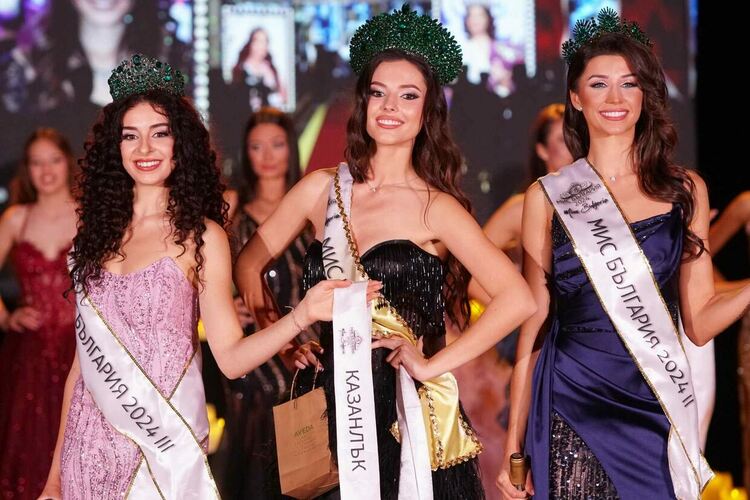 19-годишната Симона Петрова е новата „Мис България“