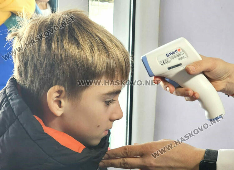 Почти 3500 ученици вече отсъстват заради заболявания