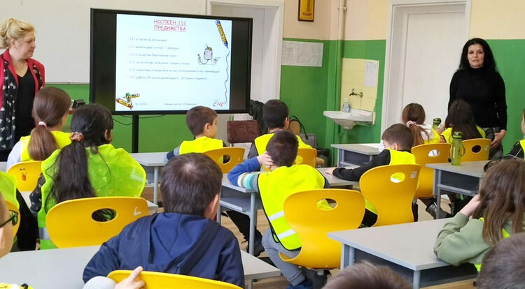 Деца преминаха обучение за работа със спешния телефон 112