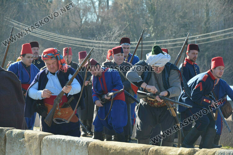 Национален клуб „Традиция“ представи атрактивна възстановка на битката за Харманли