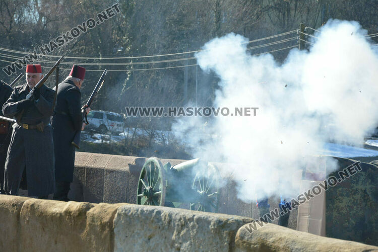 Национален клуб „Традиция“ представи атрактивна възстановка на битката за Харманли
