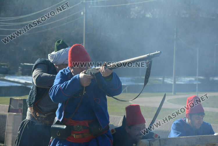 Национален клуб „Традиция“ представи атрактивна възстановка на битката за Харманли