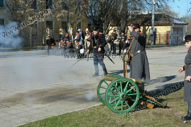 Национален клуб „Традиция“ представи атрактивна възстановка на битката за Харманли
