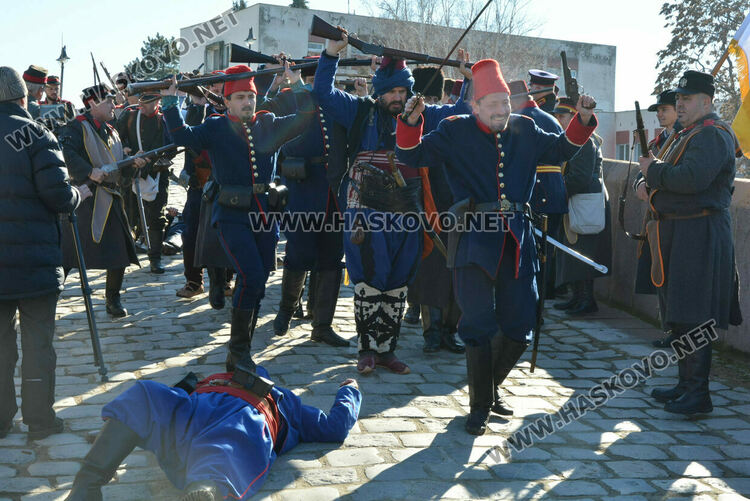 Национален клуб „Традиция“ представи атрактивна възстановка на битката за Харманли