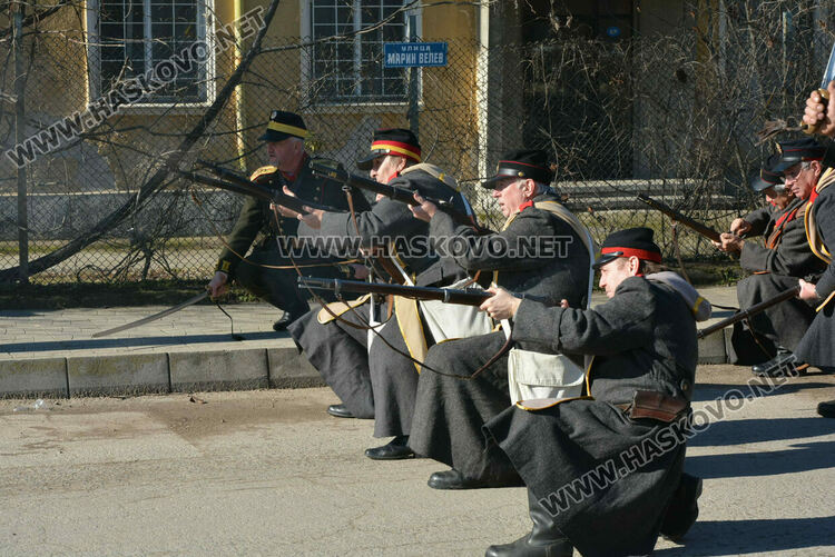 Национален клуб „Традиция“ представи атрактивна възстановка на битката за Харманли