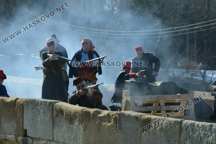 Национален клуб „Традиция“ представи атрактивна възстановка на битката за Харманли