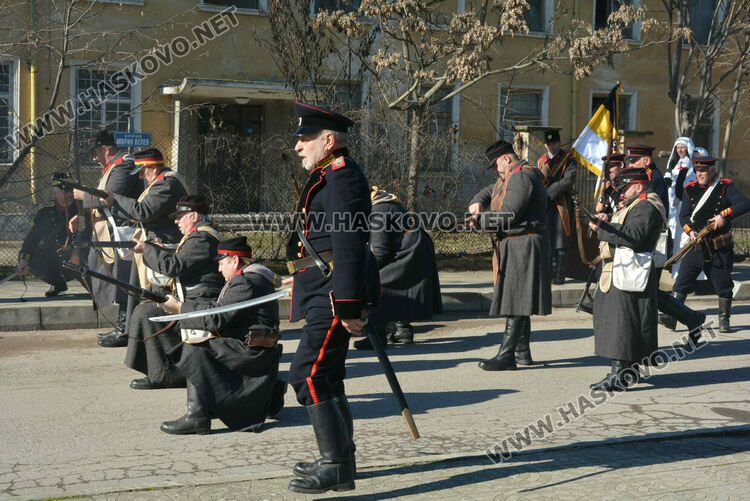 Национален клуб „Традиция“ представи атрактивна възстановка на битката за Харманли