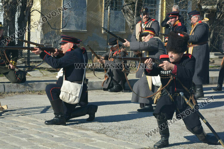 Национален клуб „Традиция“ представи атрактивна възстановка на битката за Харманли