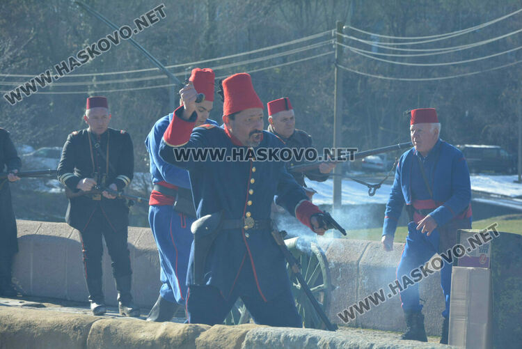 Национален клуб „Традиция“ представи атрактивна възстановка на битката за Харманли