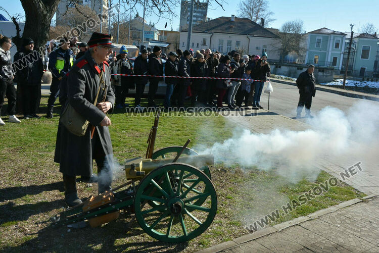 Национален клуб „Традиция“ представи атрактивна възстановка на битката за Харманли