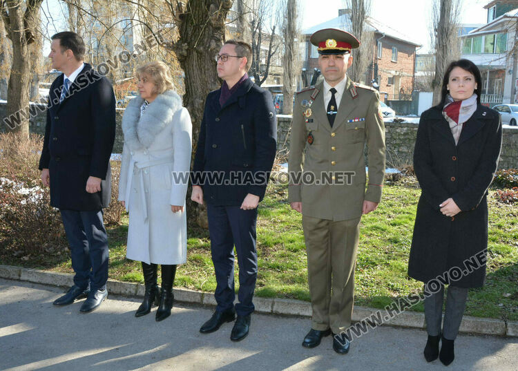 С камбанен звън от всички храмове и военни почести Хасково отбеляза 147 години от Освобождението на града