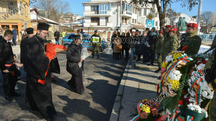 С камбанен звън от всички храмове и военни почести Хасково отбеляза 147 години от Освобождението на града