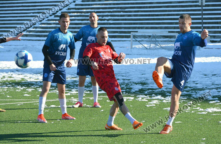 Футболистите на „Хасково“ разгромиха с 4:1 „Върбица“ на ст. „Младост“