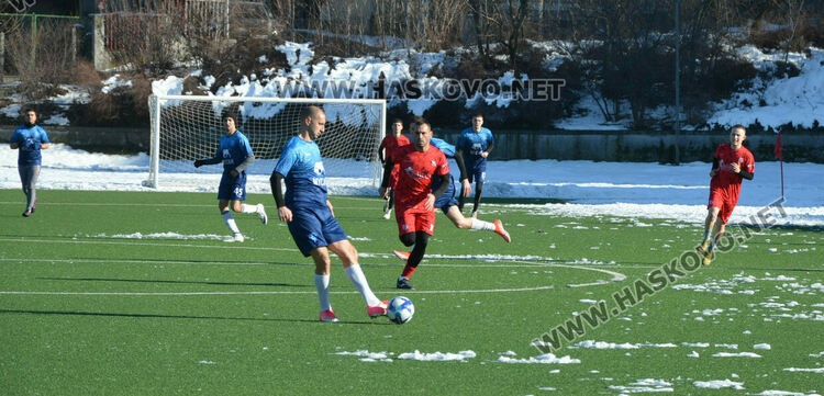 Футболистите на „Хасково“ разгромиха с 4:1 „Върбица“ на ст. „Младост“