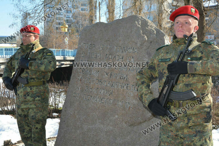 С камбанен звън от всички храмове и военни почести Хасково отбеляза 147 години от Освобождението на града