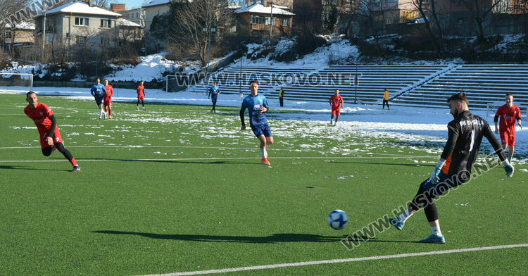 Футболистите на „Хасково“ разгромиха с 4:1 „Върбица“ на ст. „Младост“