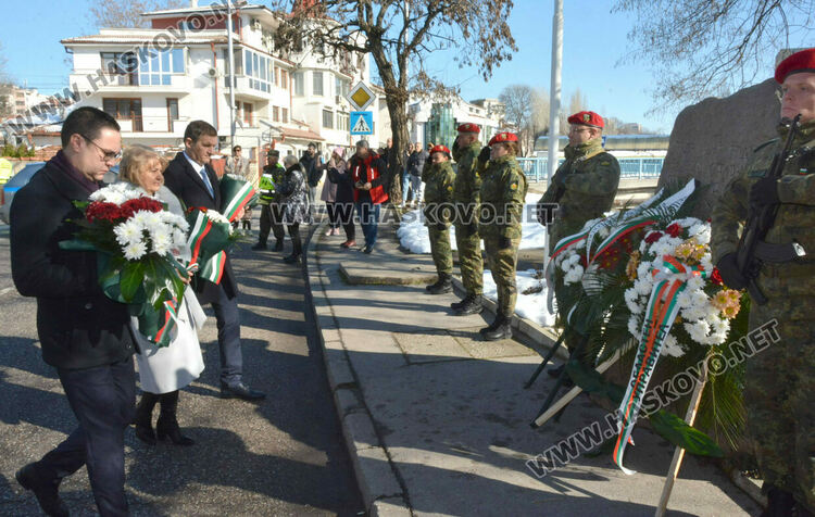 С камбанен звън от всички храмове и военни почести Хасково отбеляза 147 години от Освобождението на града