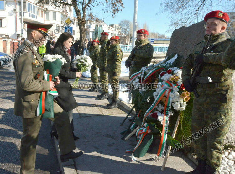 С камбанен звън от всички храмове и военни почести Хасково отбеляза 147 години от Освобождението на града