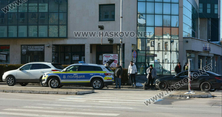 Турски „Мерцедес“ удари джипа на известен хасковски лекар