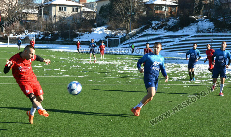 Футболистите на „Хасково“ разгромиха с 4:1 „Върбица“ на ст. „Младост“