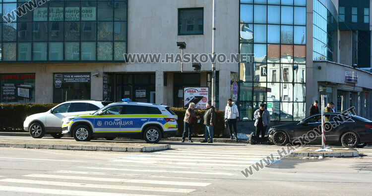 Турски „Мерцедес“ удари джипа на известен хасковски лекар