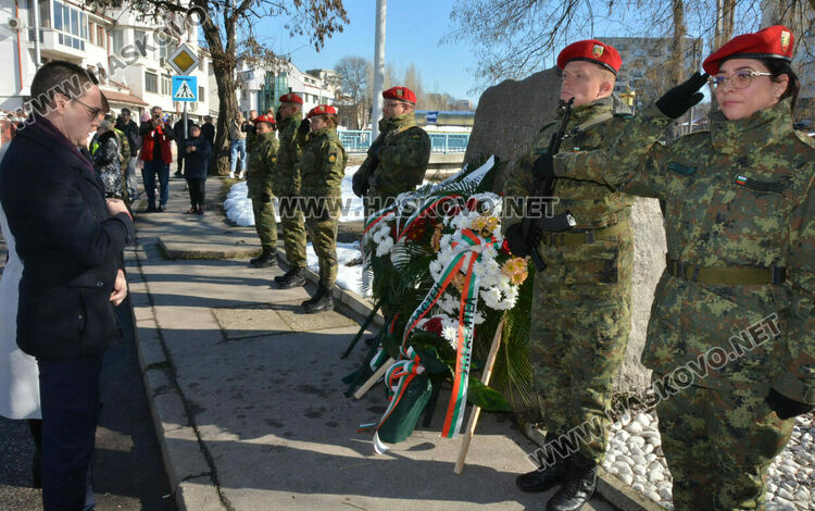 С камбанен звън от всички храмове и военни почести Хасково отбеляза 147 години от Освобождението на града