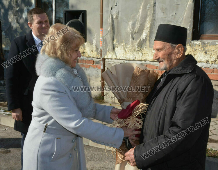 С камбанен звън от всички храмове и военни почести Хасково отбеляза 147 години от Освобождението на града