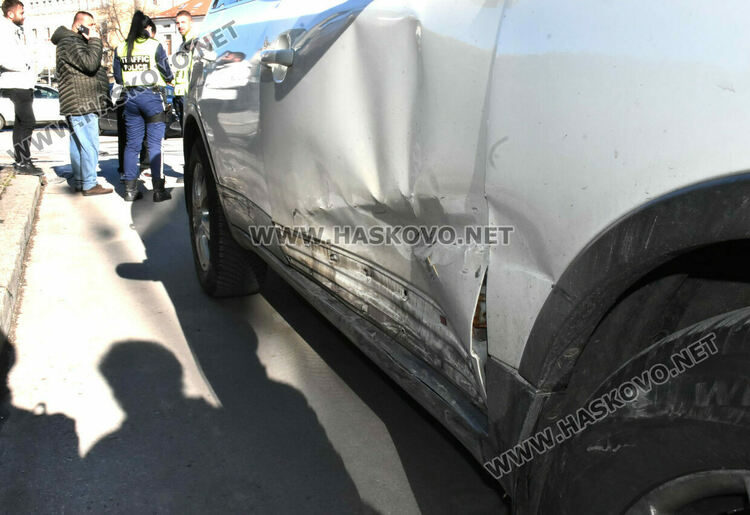 Турски „Мерцедес“ удари джипа на известен хасковски лекар