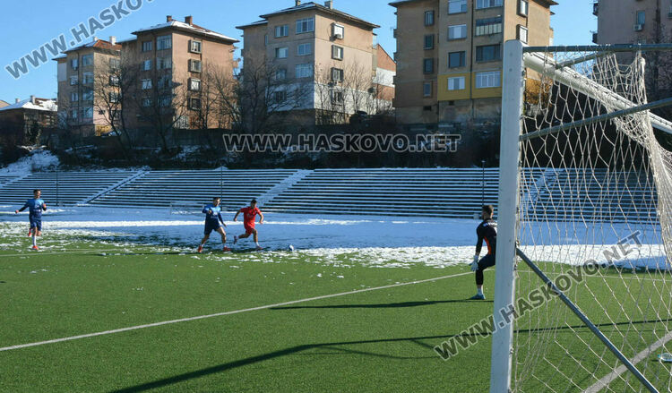 Футболистите на „Хасково“ разгромиха с 4:1 „Върбица“ на ст. „Младост“