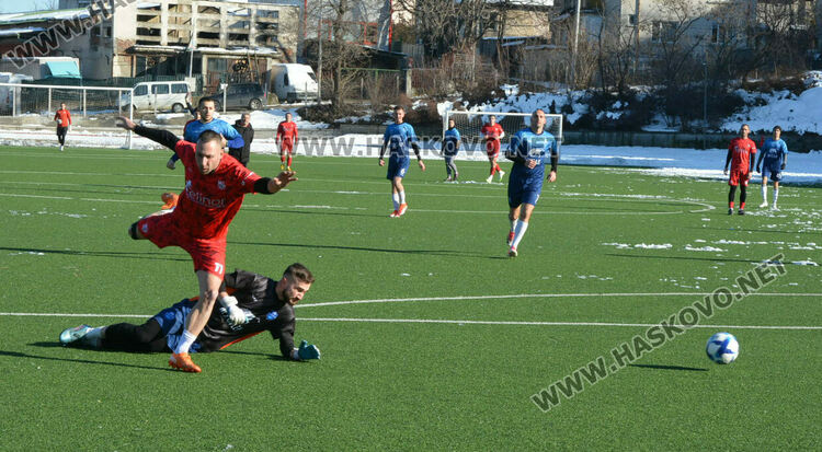 Футболистите на „Хасково“ разгромиха с 4:1 „Върбица“ на ст. „Младост“