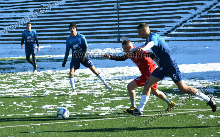 Футболистите на „Хасково“ разгромиха с 4:1 „Върбица“ на ст. „Младост“