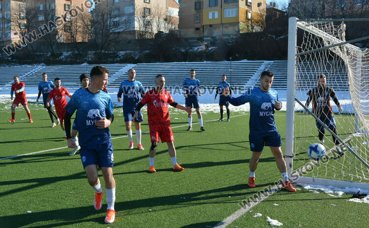 Футболистите на „Хасково“ разгромиха с 4:1 „Върбица“ на ст. „Младост“