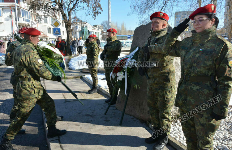 С камбанен звън от всички храмове и военни почести Хасково отбеляза 147 години от Освобождението на града