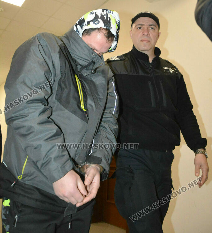 Въоръженият обирджия на фирмата за бързи кредити бил притиснат от кредитори 