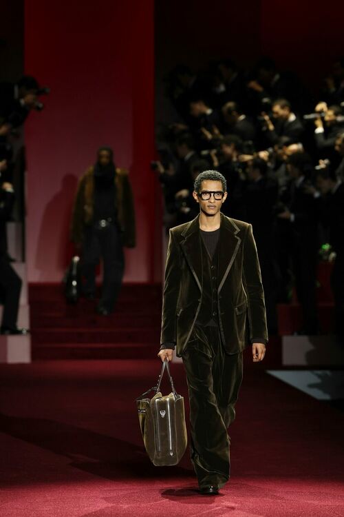 Долче и Габана напомниха за блясъка от времето на Фелини в новата си мъжка колекция 