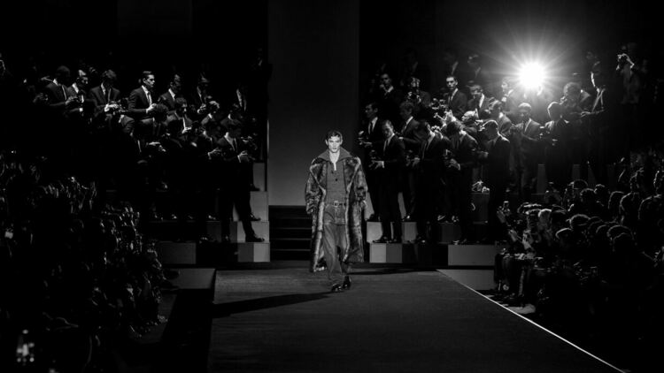 Долче и Габана напомниха за блясъка от времето на Фелини в новата си мъжка колекция 