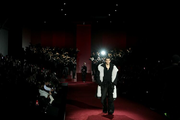 Долче и Габана напомниха за блясъка от времето на Фелини в новата си мъжка колекция 