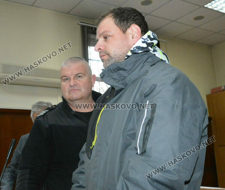 Въоръженият обирджия на фирмата за бързи кредити бил притиснат от кредитори 